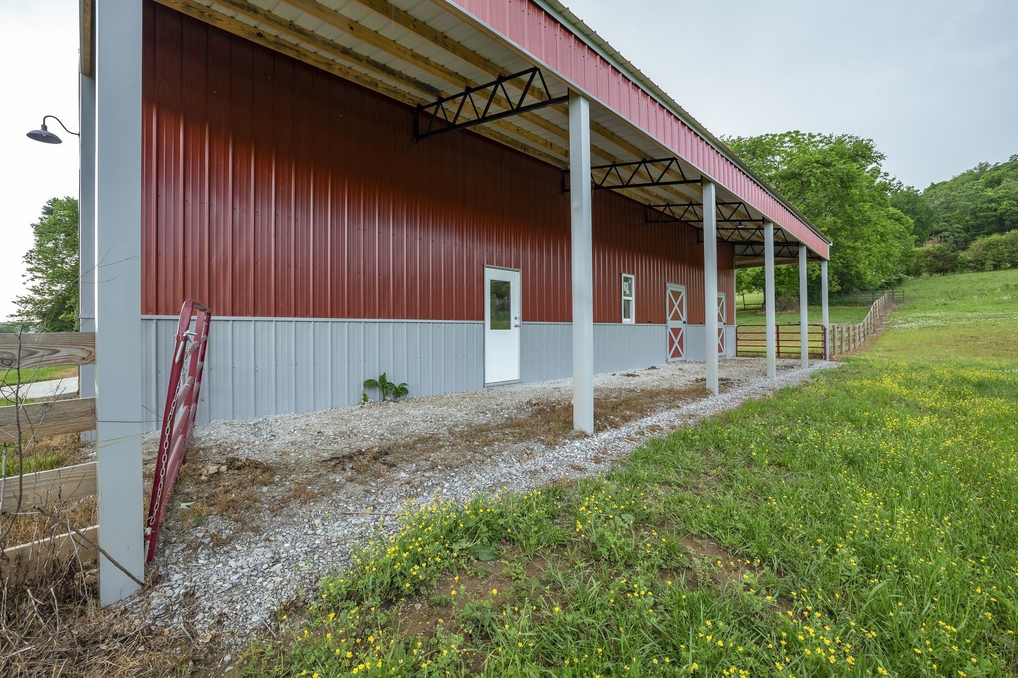 2538 Ragsdale Road Columbia, TN 38401 - Photo 27 of 35 a front view of a house with garden
