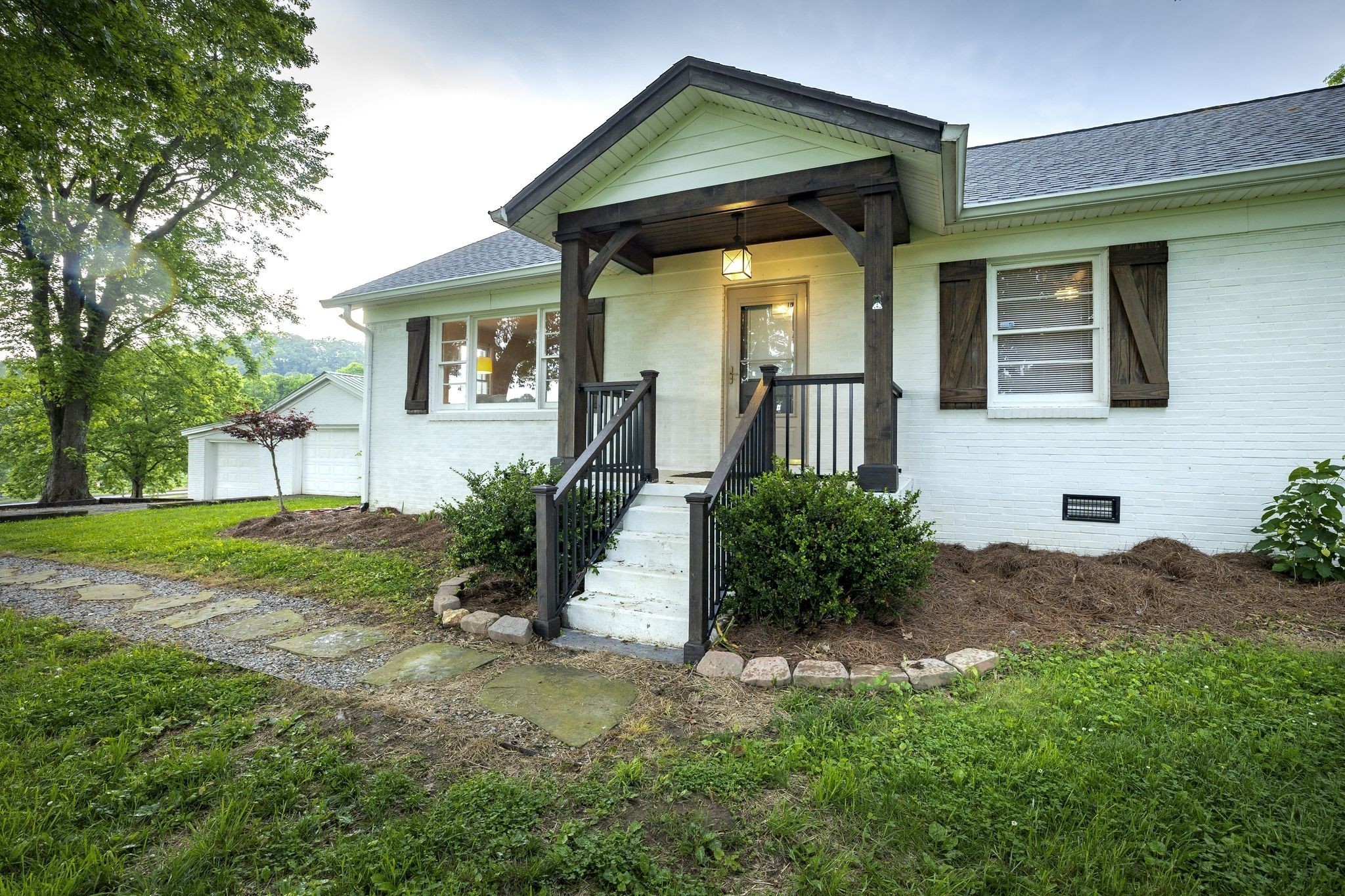 2538 Ragsdale Road Columbia, TN 38401 - Photo 3 of 35 a front view of a house with garden