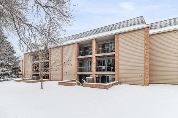 $134,900 | 6423 Colony Way, Unit 1J, Edina, MN 55435