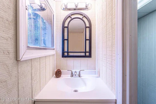 $2,250 | 1520 Lake Lane, Pocono Lake, PA 18347