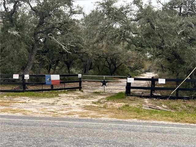 $650,000 | 2301-2401 Fm 2165, Rockport, TX 78382