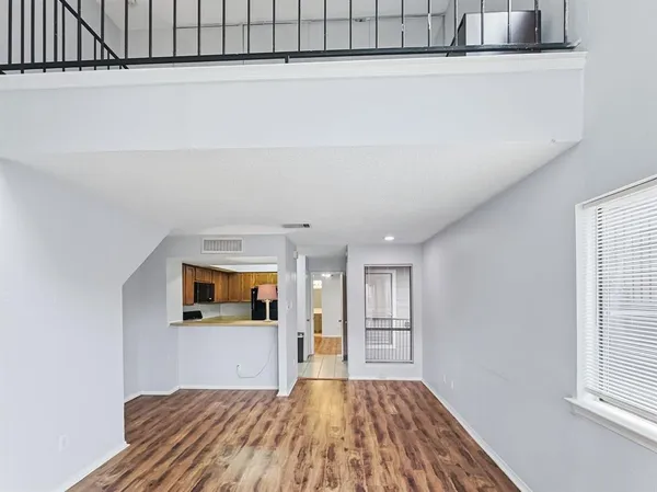 $1,000 | 9835 Walnut Street, Unit 208, Dallas, TX 75243