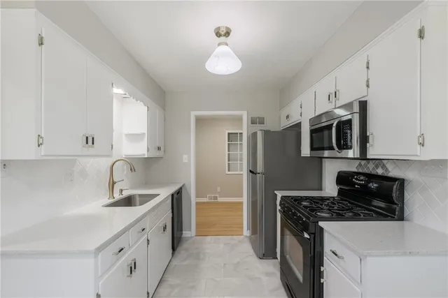 $269,000 | 16805 Sunset Drive, Independence, MO 64057