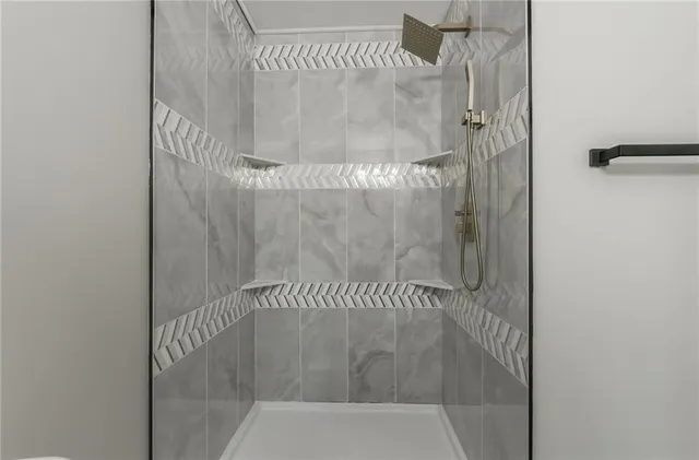 $269,000 | 16805 Sunset Drive, Independence, MO 64057