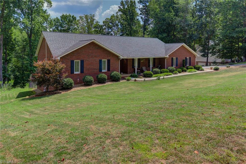 302 Lakeview Road Mocksville, NC 27028 - Photo 2 of 50 Gallery Image 2