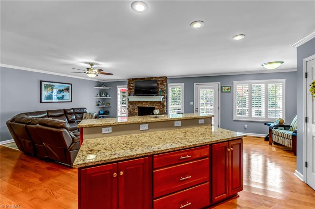 302 Lakeview Road Mocksville, NC 27028 - Photo 7 of 50 https://triad.mlsmatrix.com/Matrix/MediaManager/ShowImage.aspx?tbl=9&mtid=1&tmui=37652467&mf=PU5518966&w=128&h=96&q=99&md=0001-01-01%2000:00:00.000