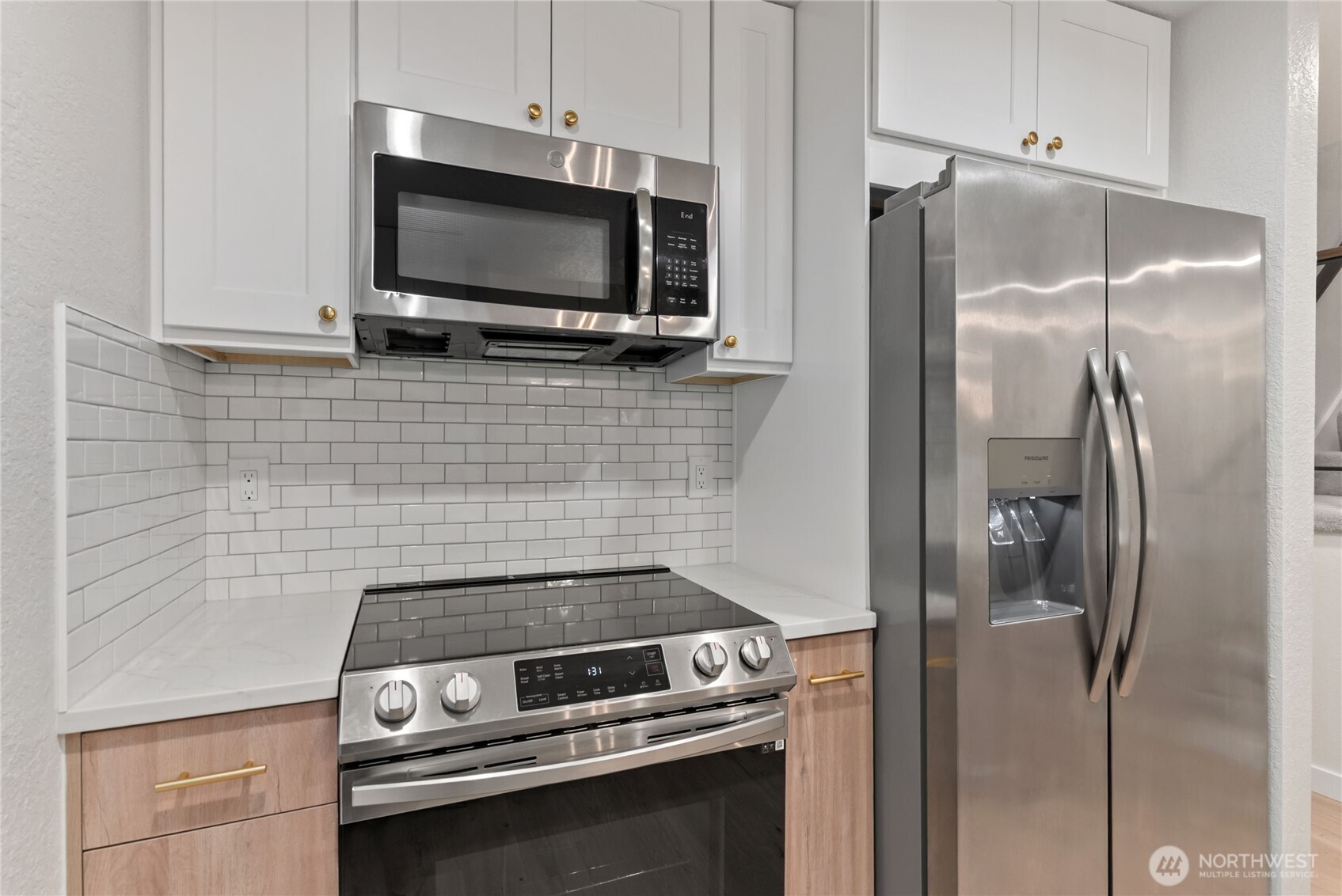 155 South 330th Street, Unit D Federal Way, WA 98003 - Photo 12 of 35 a kitchen with a stove and a refrigerator