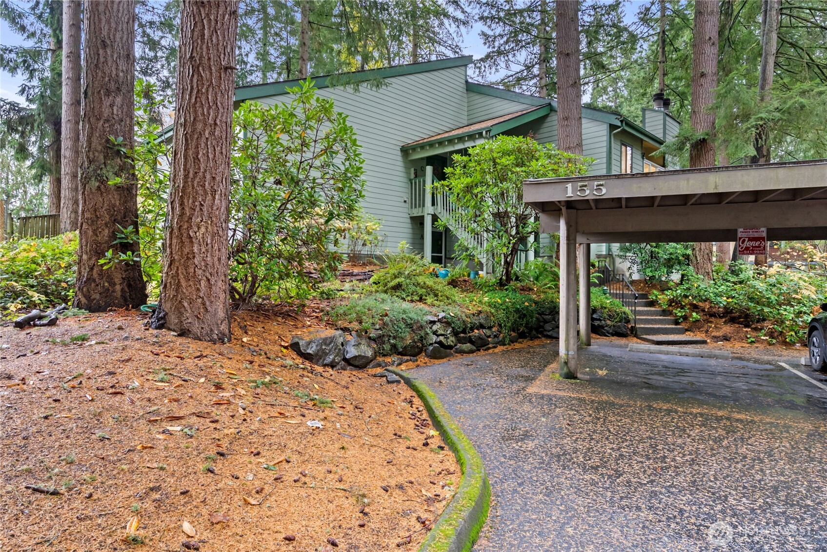155 South 330th Street, Unit D Federal Way, WA 98003 - Photo 31 of 35 a view of a backyard with a garden and plants