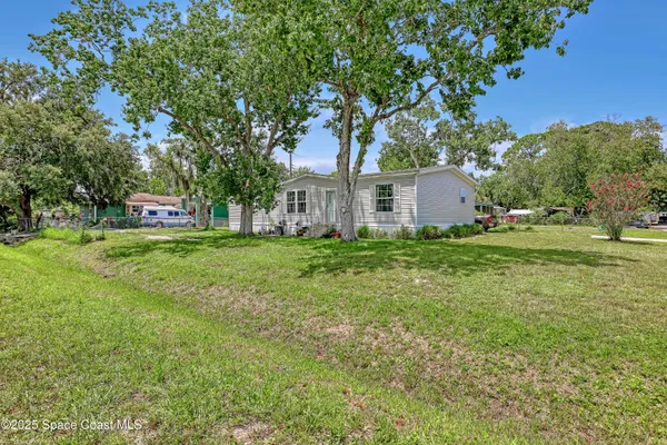 a view of a house with a big yard