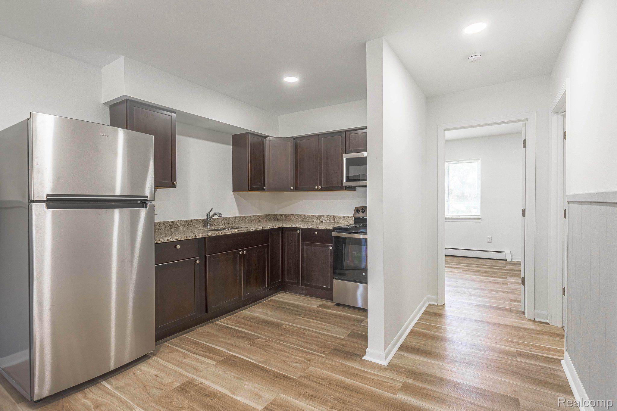 2475 South Commerce Road, Unit 5 Walled Lake, MI 48390 - Photo 27 of 37