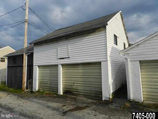 335 Springdale Road York, PA 17403 - Photo 3 of 21 Gallery Image 3