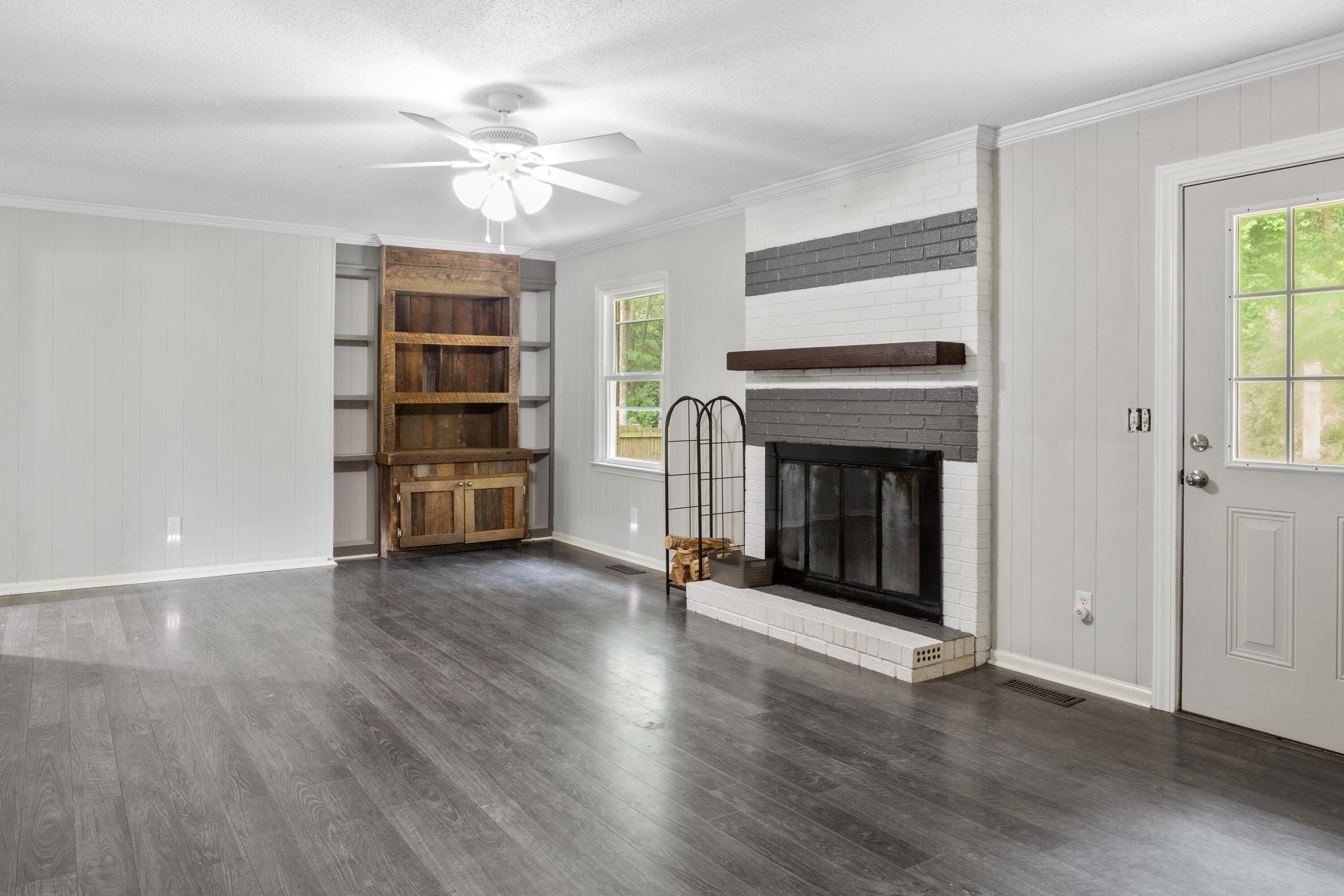 618 Periwinkle Court Sumter, SC 29150 - Photo 9 of 40 DEN-BUILT-IN BOOKCASE