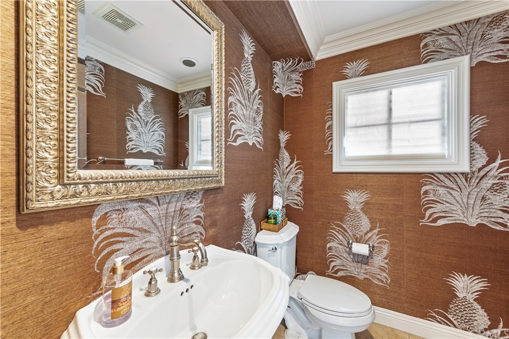 6 Edgewood Drive Newport Beach, CA 92660 - Photo 11 of 29