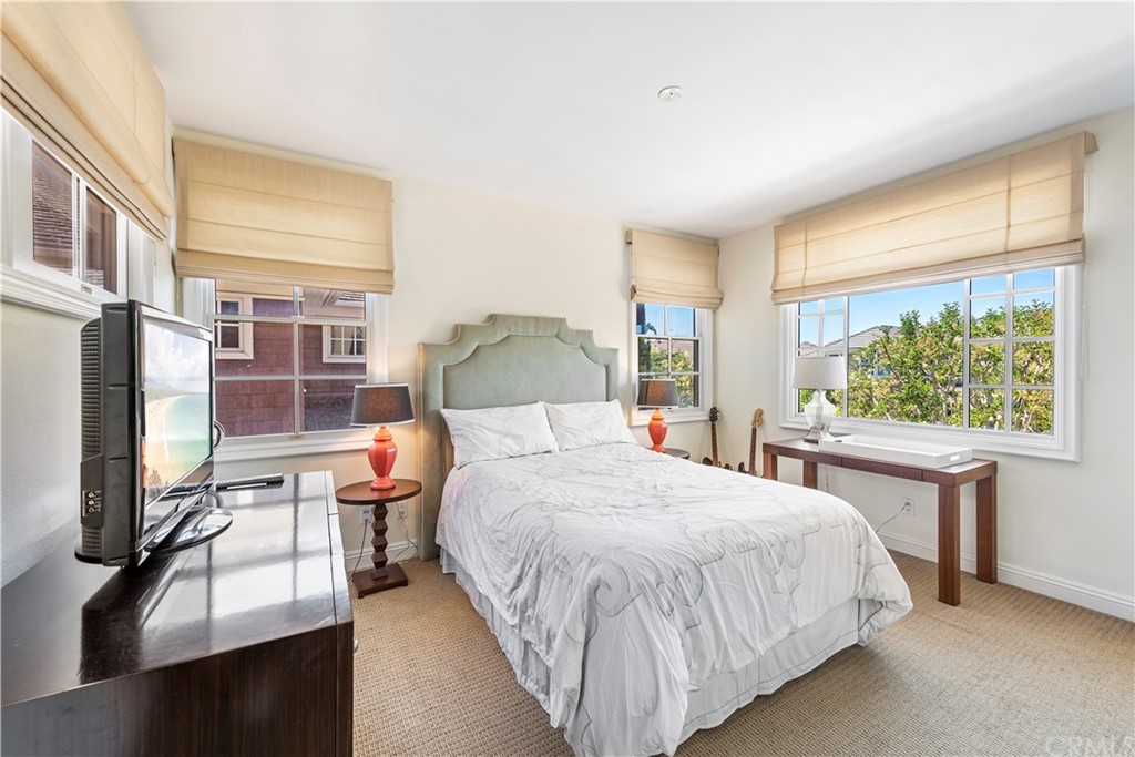 6 Edgewood Drive Newport Beach, CA 92660 - Photo 12 of 29