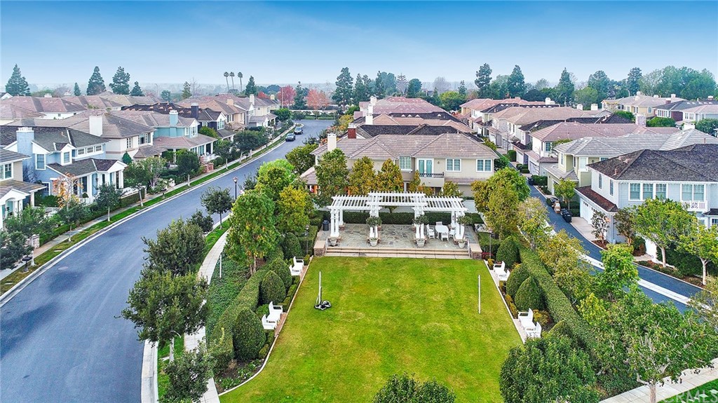 6 Edgewood Drive Newport Beach, CA 92660 - Photo 28 of 29 Grass volleyball court