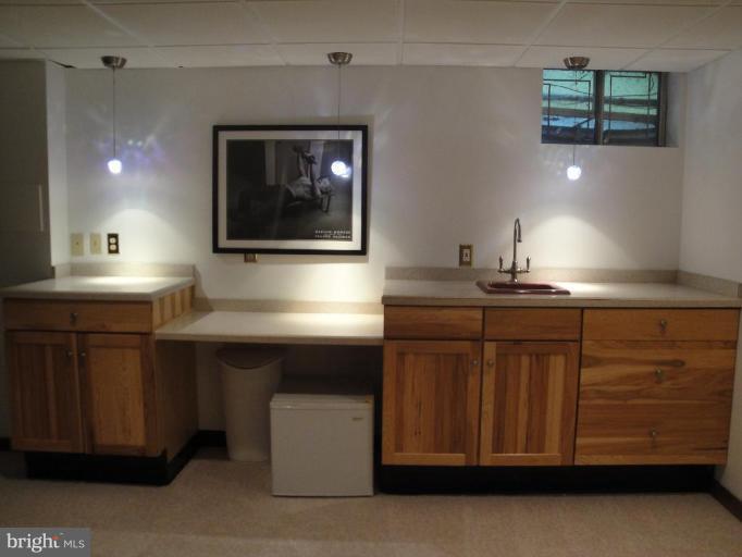 17003 Barn Ridge Drive Silver Spring, MD 20906 - Photo 26 of 30 Wet Bar