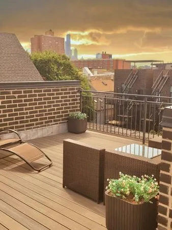 $4,395 | 1543 West Augusta Boulevard, Unit 2, Chicago, IL 60642