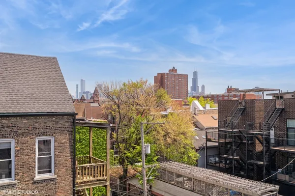 $4,395 | 1543 West Augusta Boulevard, Unit 2, Chicago, IL 60642