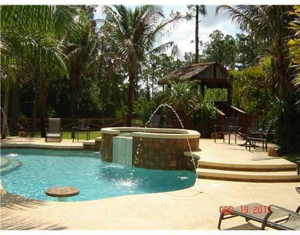 18604 Northwest 43rd Road Loxahatchee, FL 33470 - Photo 6 of 14 HOT TUB AND TIKI BAR