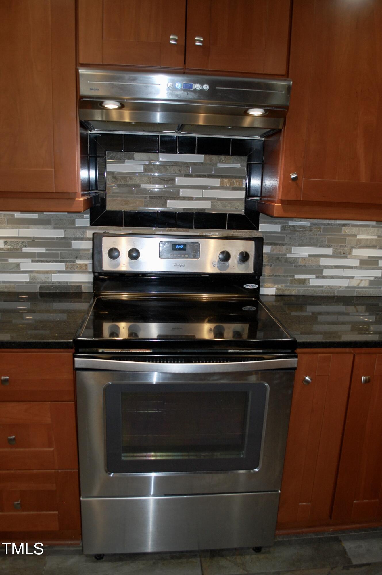 933 Brookside Drive Raleigh, NC 27604 - Photo 8 of 38 DSC_0093