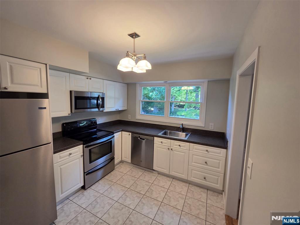 60 Madison Place, Unit A10 Ridgewood, NJ 07450 - Photo 10 of 34