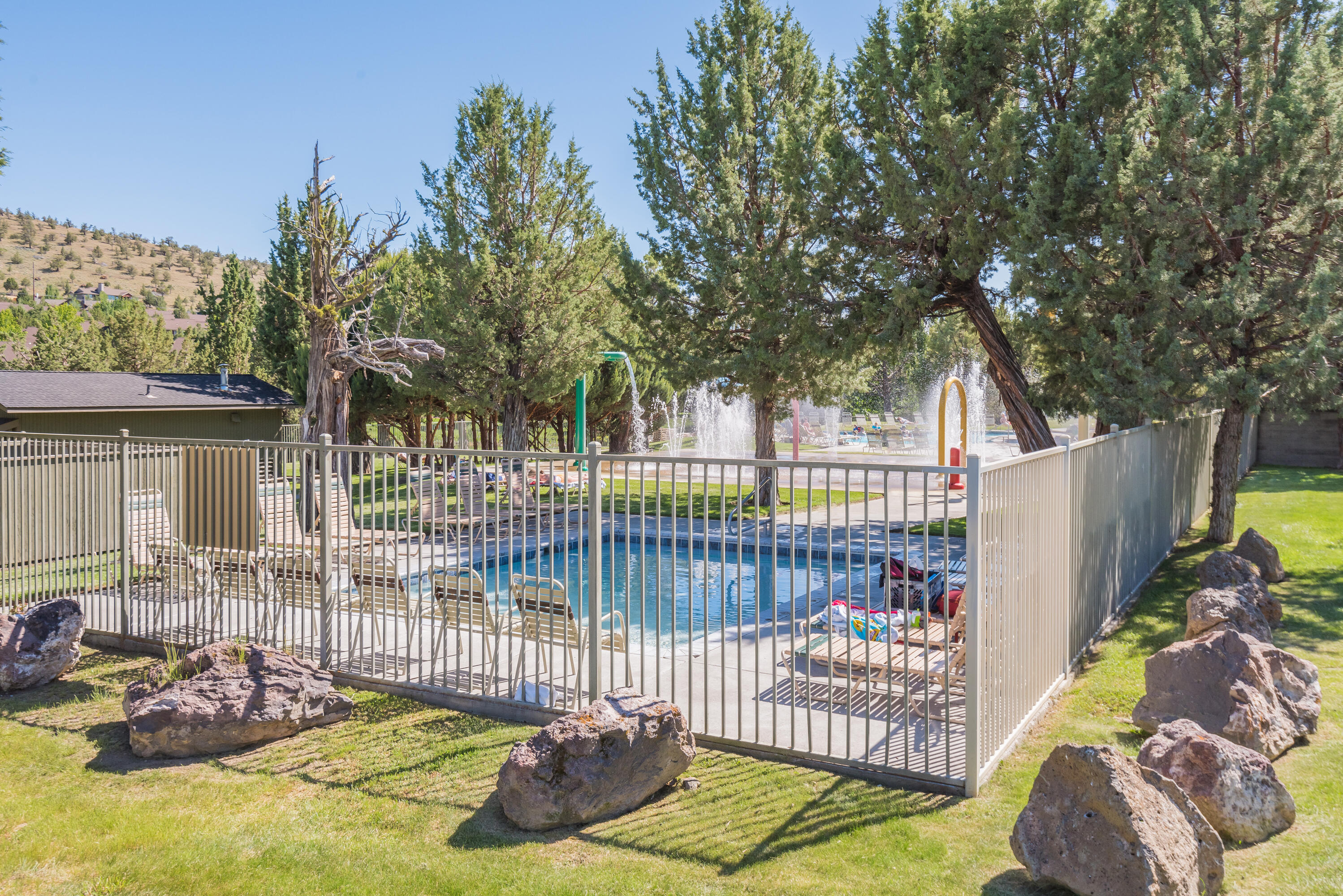 1302 Highland View Loop Redmond, OR 97756 - Photo 41 of 53 50-print-DSC_5710