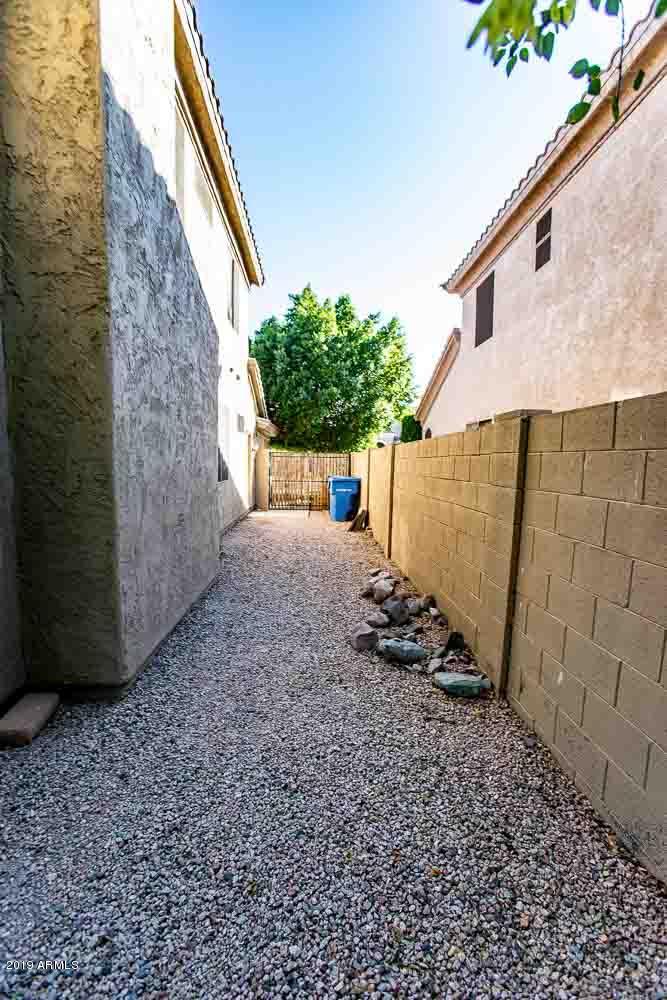 484 East Ranch Road Gilbert, AZ 85296 - Photo 36 of 36 a backyard of a house