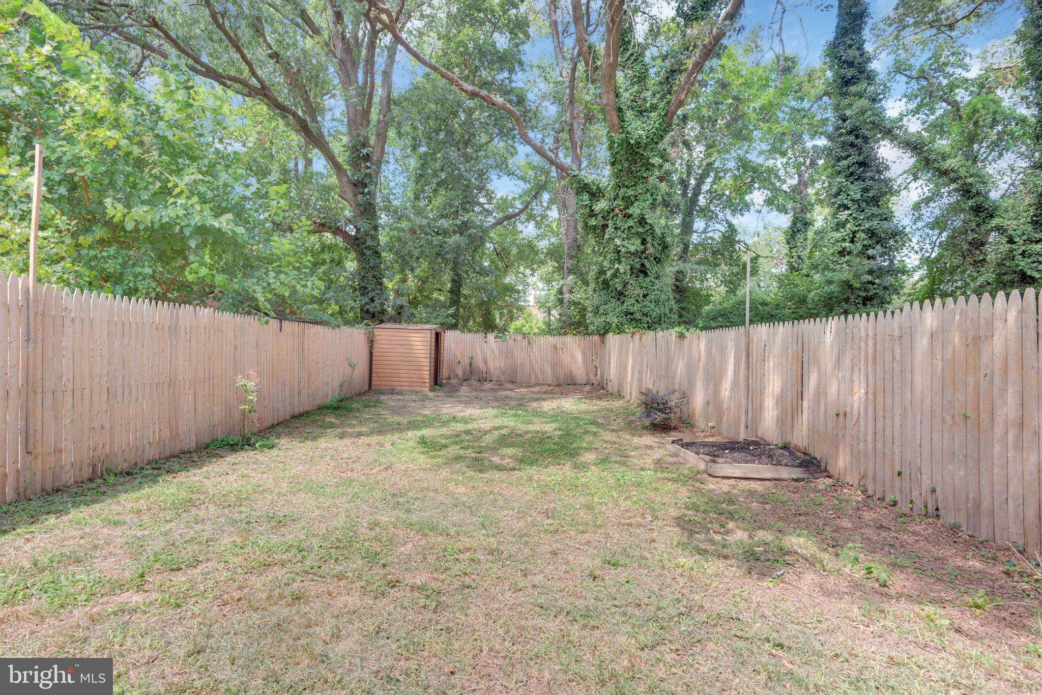 2842 30th Street Northeast Washington, DC 20018 - Photo 16 of 18 a backyard of a house