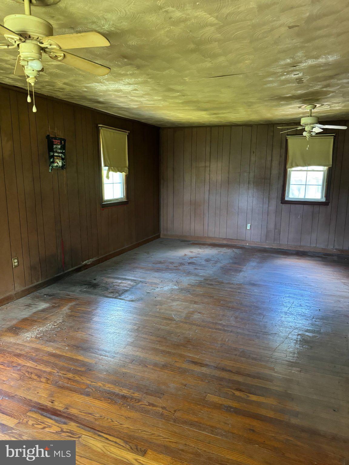 3847 Leeds Manor Road Markham, VA 22643 - Photo 11 of 19 Spacious room with rustic charm.