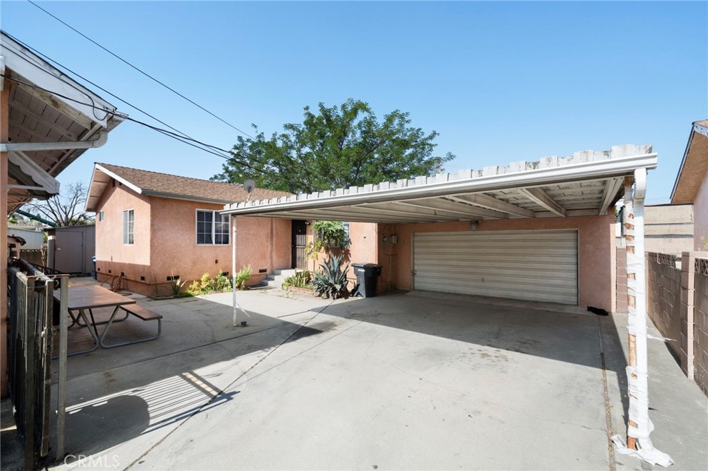 15355 Eucalyptus Avenue Bellflower, CA 90706 - Photo 19 of 20 a view of a patio with table and chairs with wooden fence