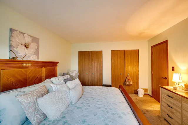 $345,000 | 1715 Riverwood Drive, Algonquin, IL 60102