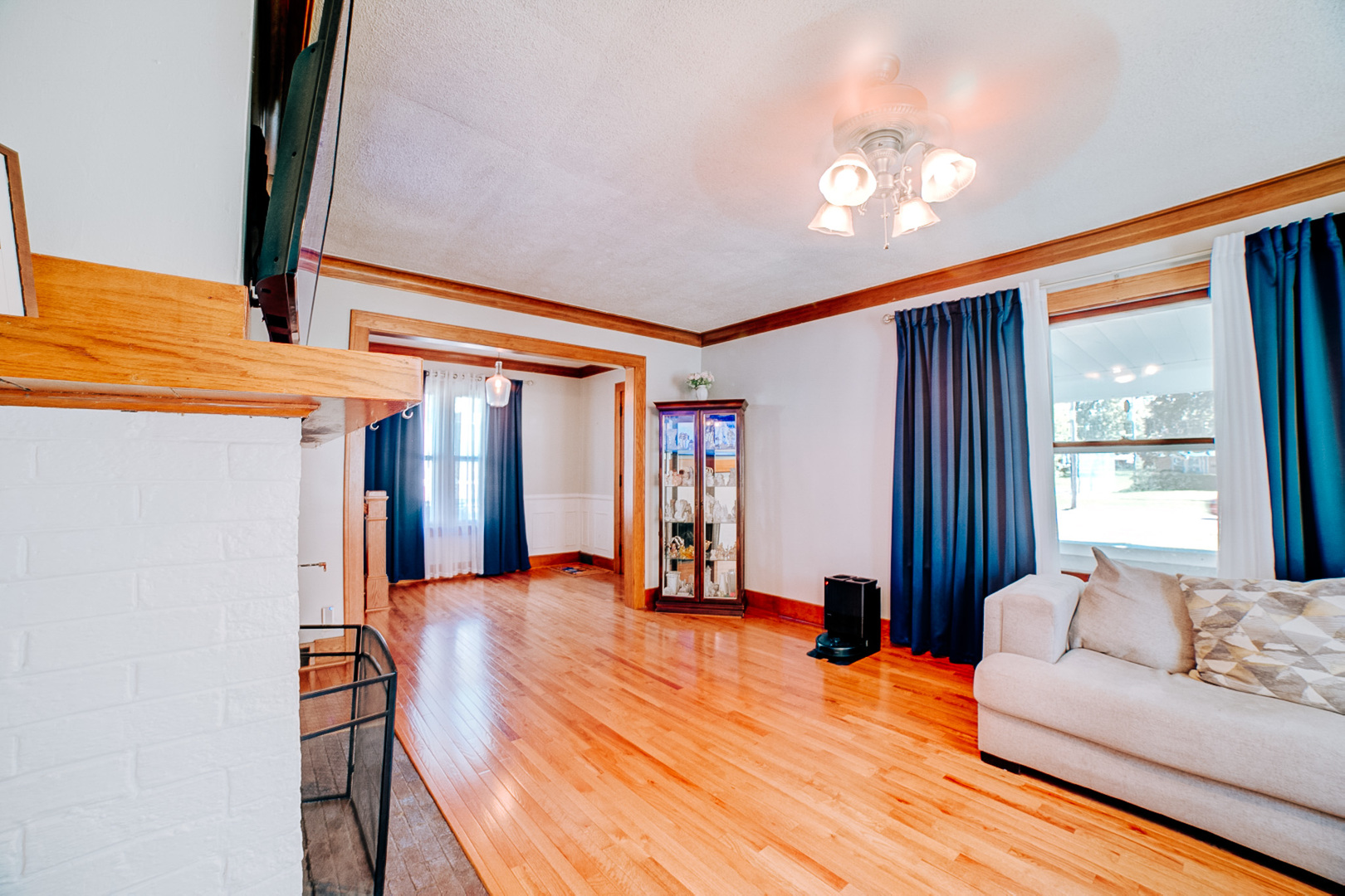 425 South 4th Street Watseka, IL 60970 - Photo 16 of 50 a living room with furniture and a chandelier