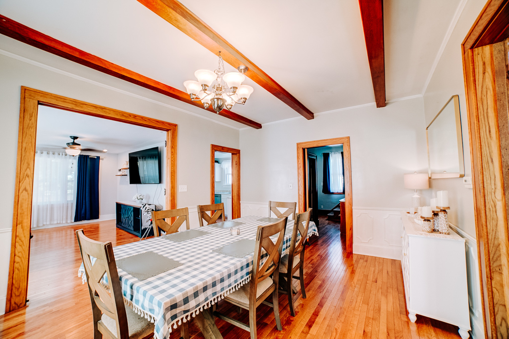 425 South 4th Street Watseka, IL 60970 - Photo 20 of 50 a dining room with furniture and window