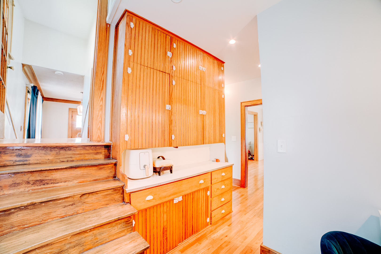 425 South 4th Street Watseka, IL 60970 - Photo 30 of 50 a bathroom with a tub and a view of mirror