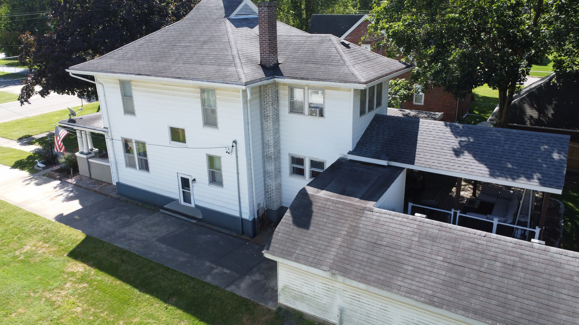 425 South 4th Street Watseka, IL 60970 - Photo 3 of 50 a view of a house with wooden floor