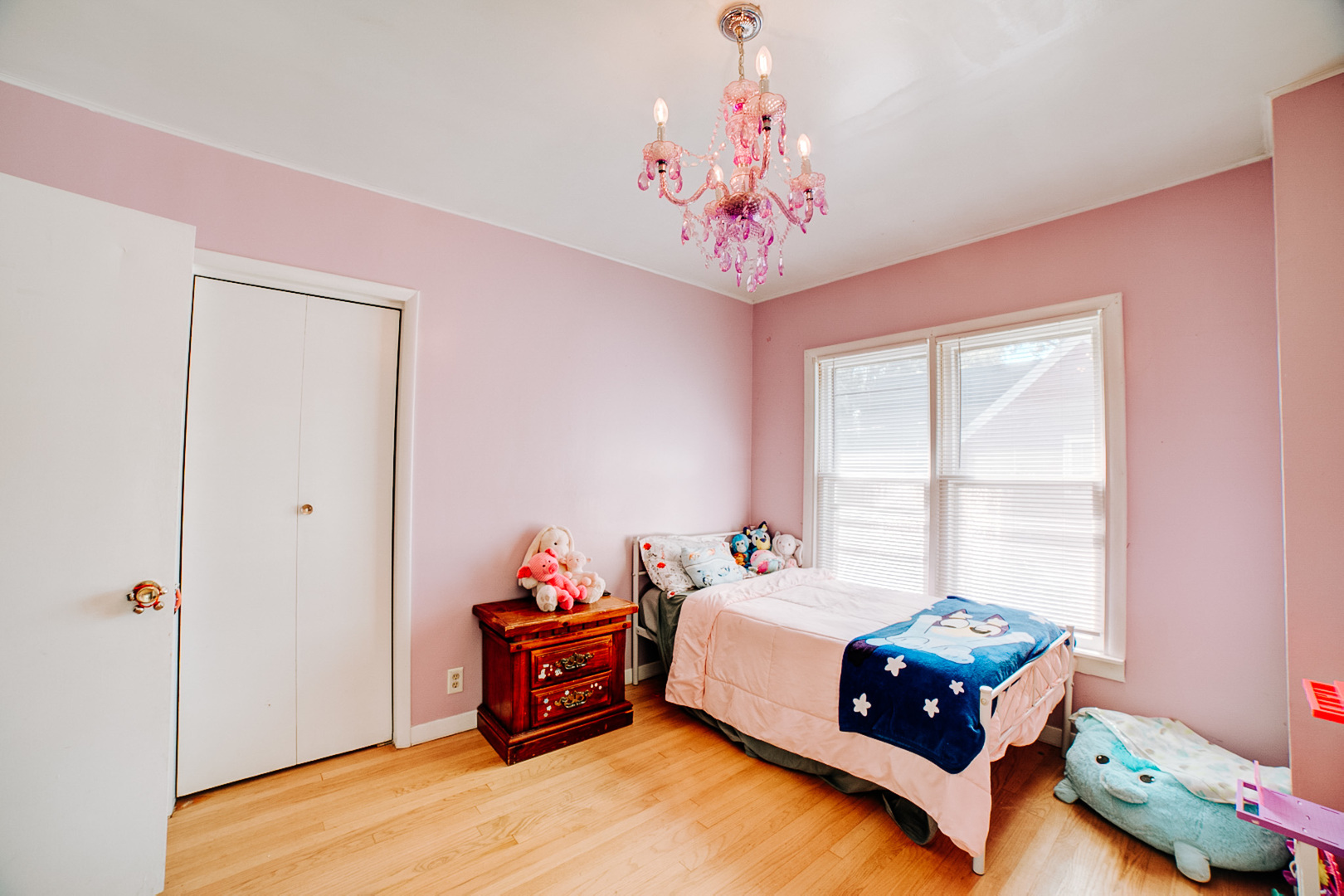 425 South 4th Street Watseka, IL 60970 - Photo 44 of 50 a bedroom with bed and window