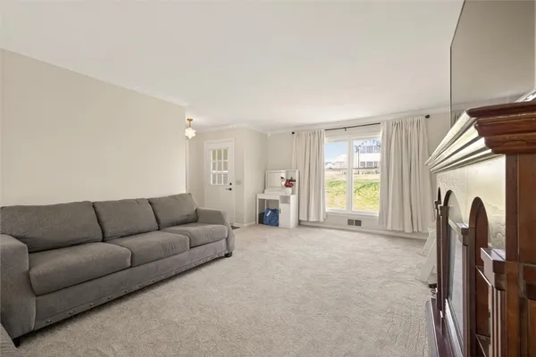 $249,900 | 52 New Wickham Drive, Penfield, NY 14526