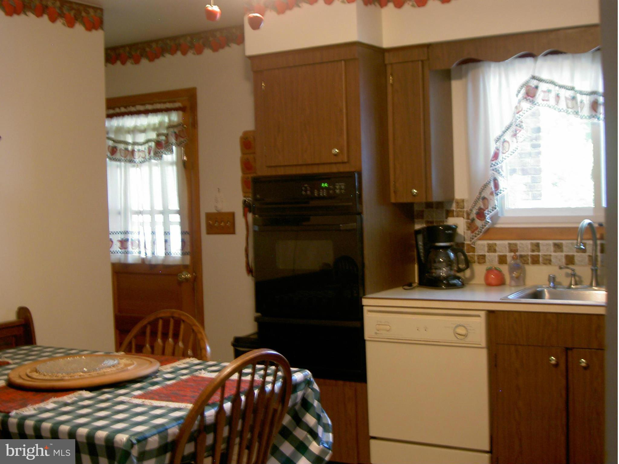 727 George Avenue Baltimore, MD 21221 - Photo 11 of 27 Kitchen