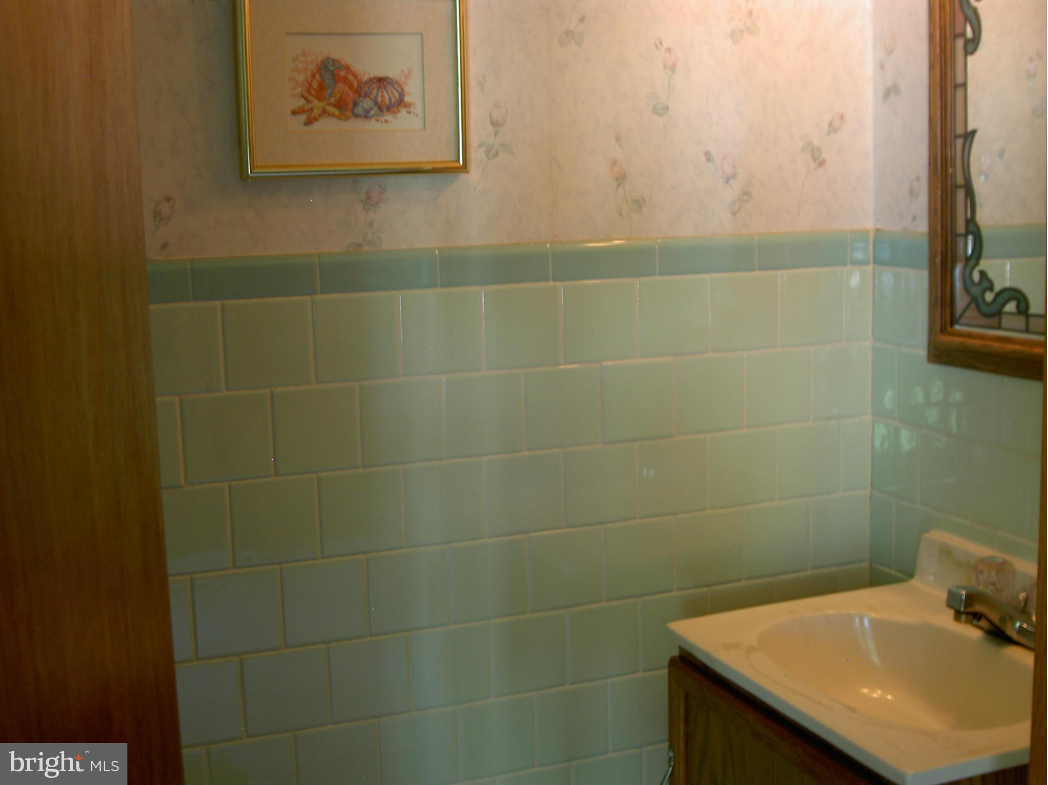 727 George Avenue Baltimore, MD 21221 - Photo 18 of 27 Bath