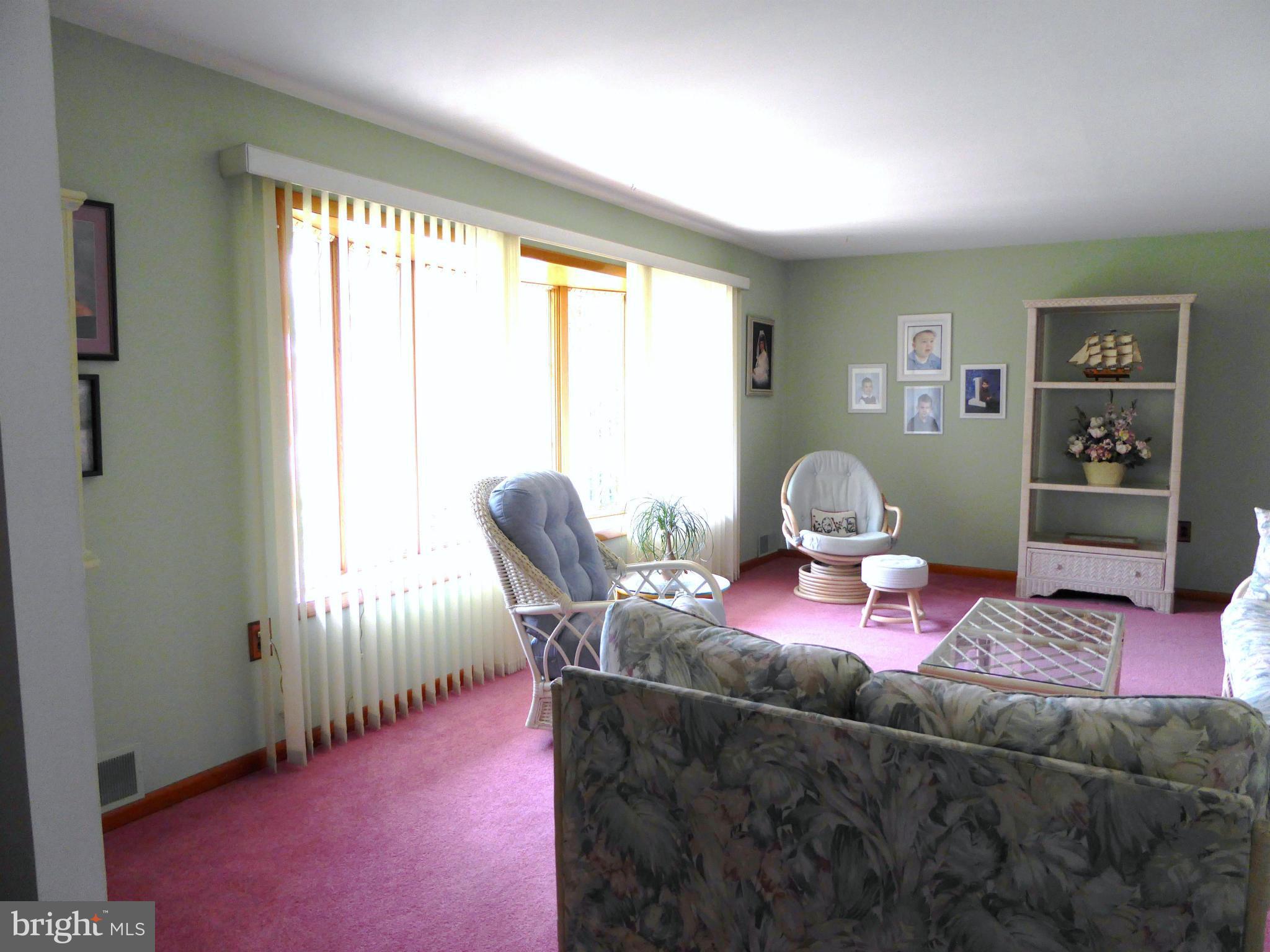 727 George Avenue Baltimore, MD 21221 - Photo 19 of 27 Living Room