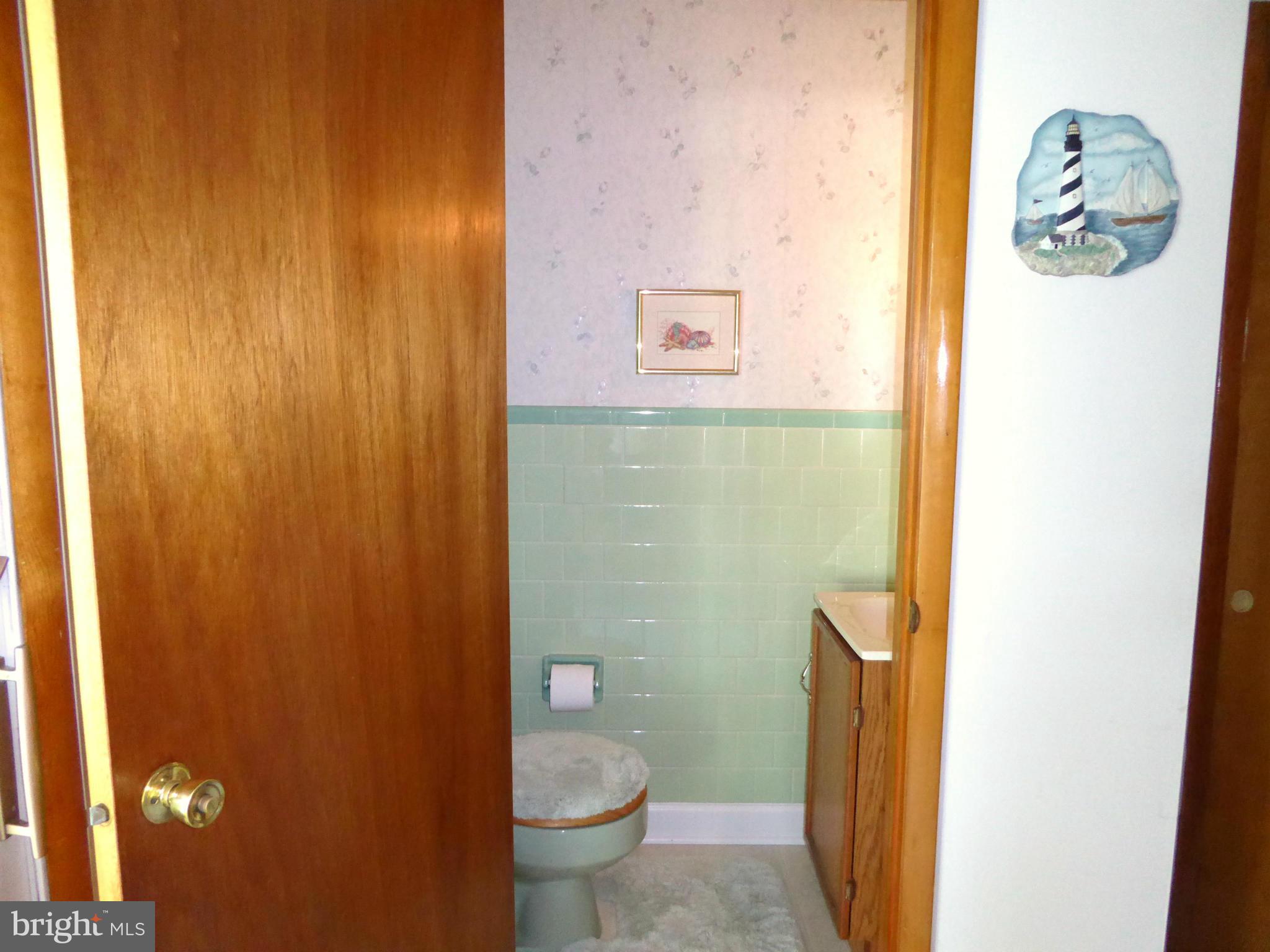 727 George Avenue Baltimore, MD 21221 - Photo 26 of 27 Bath
