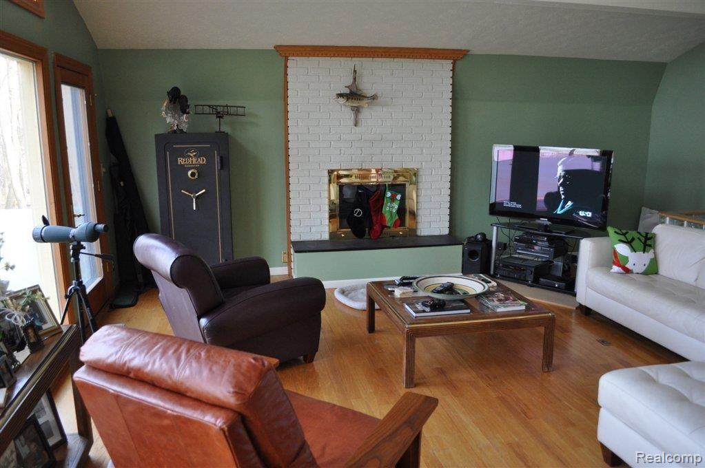 19146 Meridian Road Grosse Ile, MI 48138 - Photo 12 of 15 meridian 019.jpg