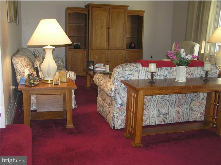 616 Pinetree Road Abington, PA 19046 - Photo 17 of 22 Living Room
