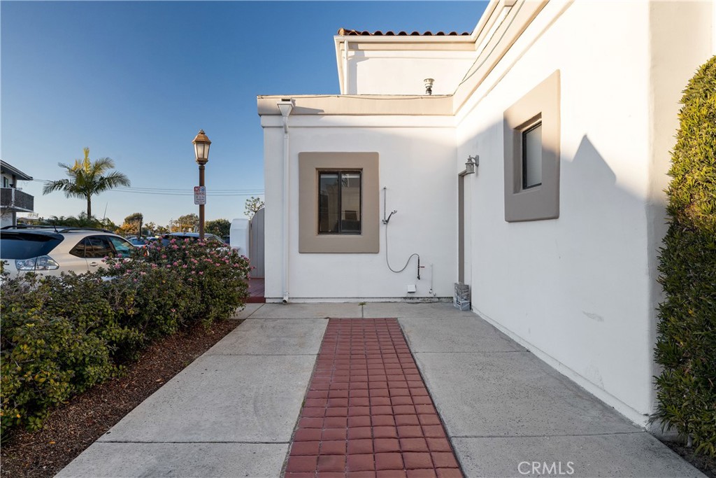 750 14th Street Manhattan Beach, CA 90266 - Photo 59 of 60 a view of a house with a pathway