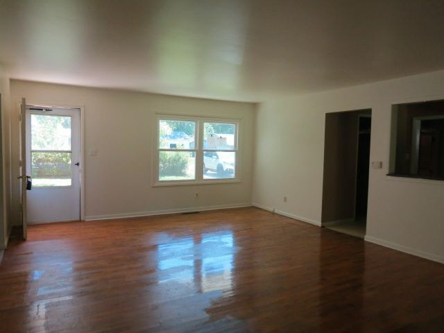 409 South Stradling Road Muncie, IN 47304 - Photo 3 of 13