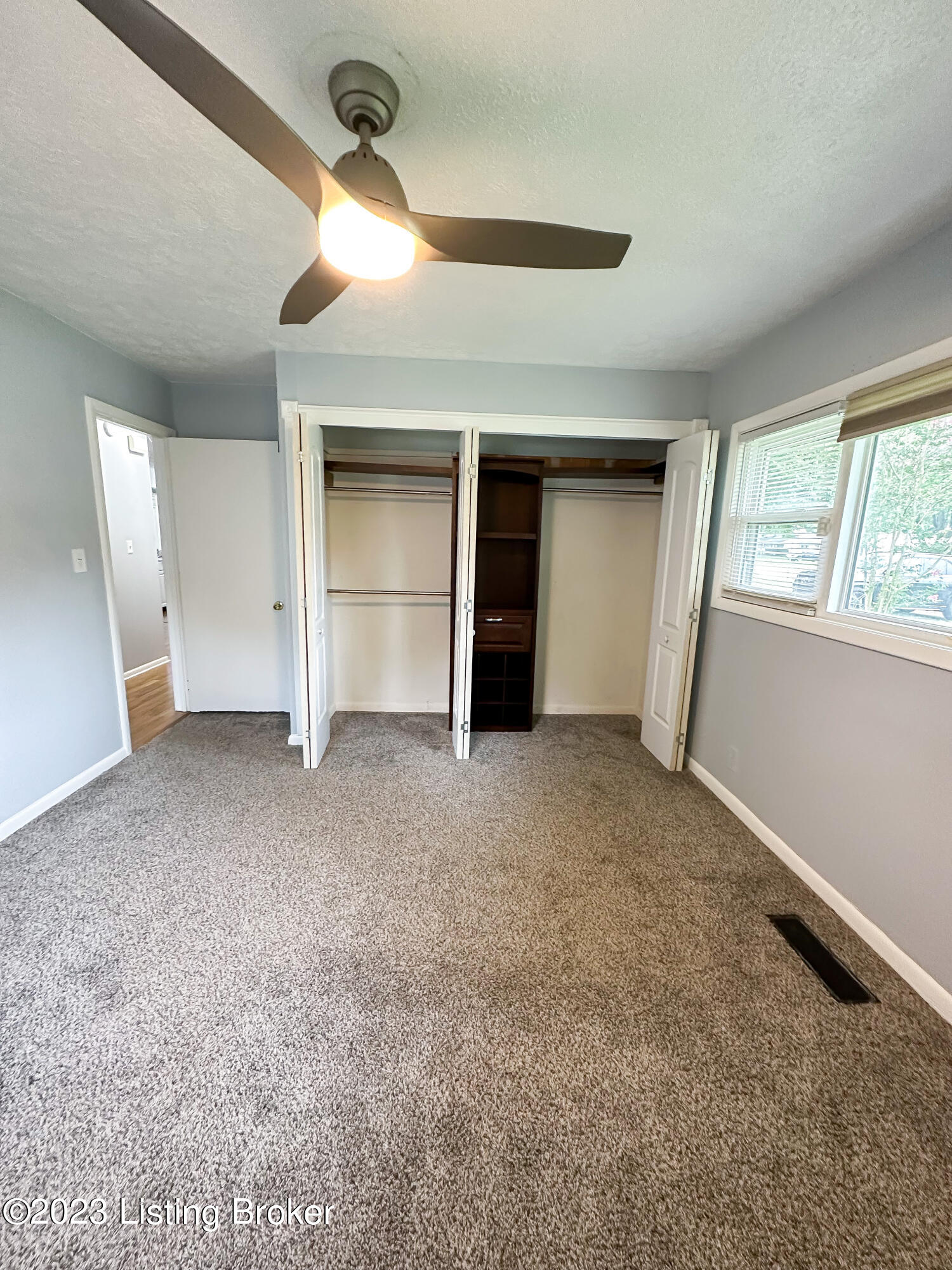1839 Heaton Road Louisville, KY 40216 - Photo 20 of 29 IMG_4427