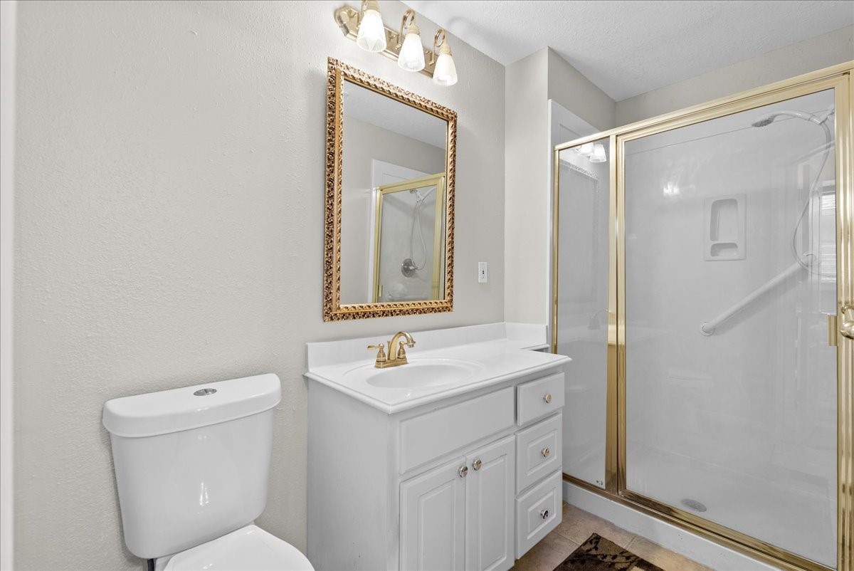 5255 Beaver Road Santa Fe, TX 77517 - Photo 36 of 46 Guest house bath