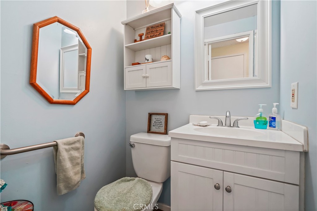 26737 Oak Crossing Road, Unit B Newhall, CA 91321 - Photo 17 of 38