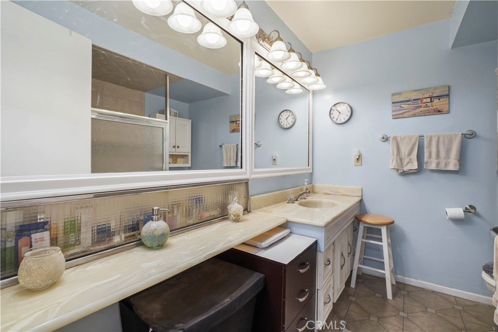 26737 Oak Crossing Road, Unit B Newhall, CA 91321 - Photo 7 of 31