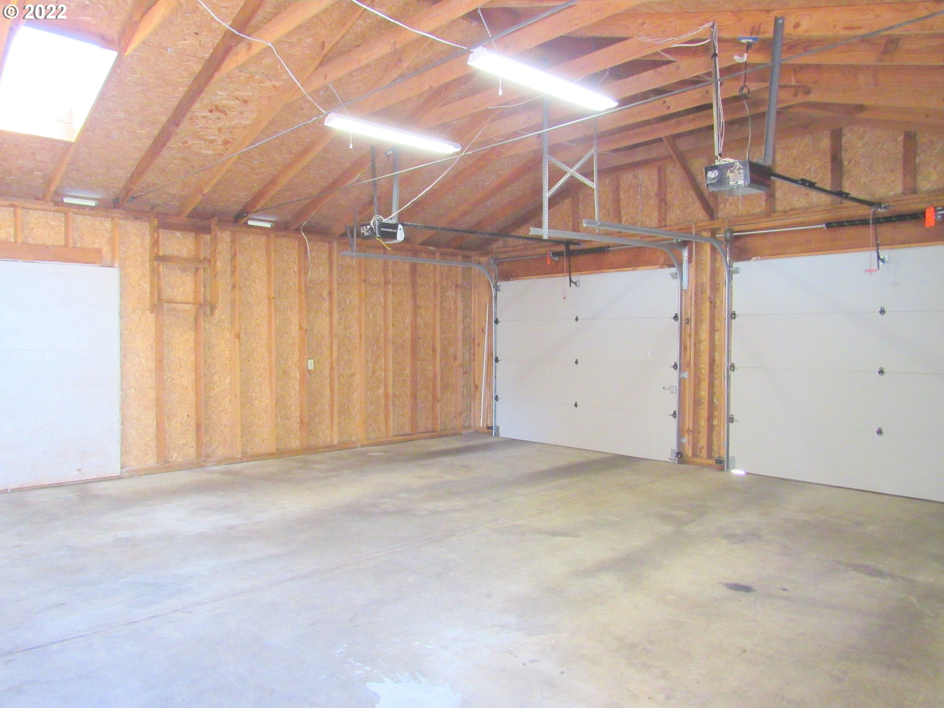 69 Pacific Place Longview, WA 98632 - Photo 28 of 32 a view of a garage